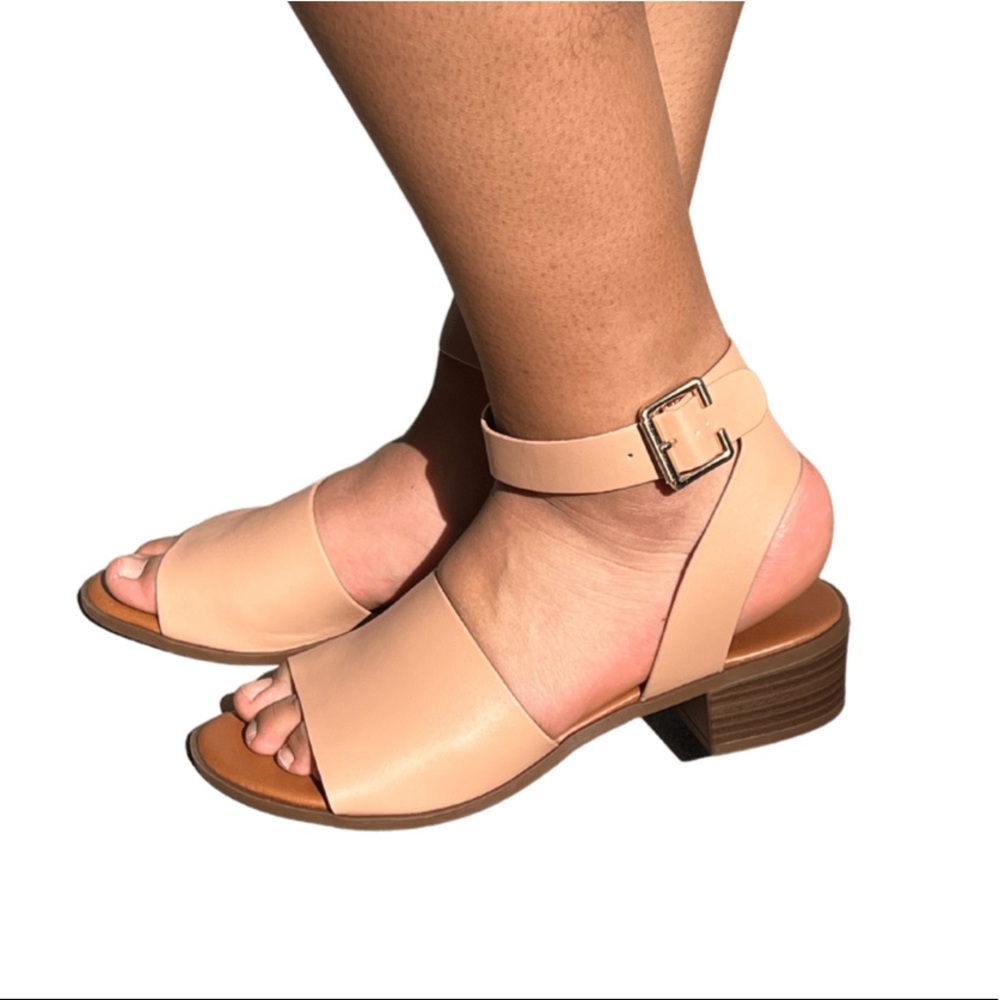 Women sandal low heel